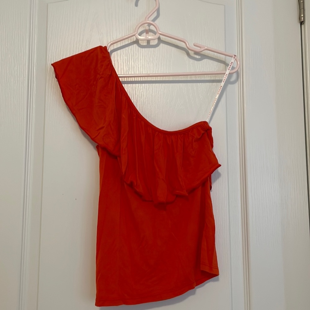 One shoulder guess top